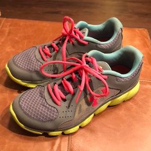 under armour  tennis shoes